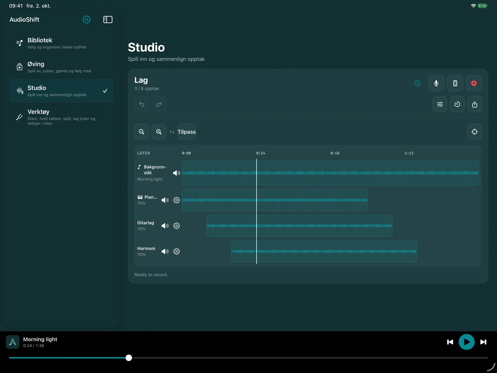 AudioShift Studio på iPad med backinglåt, bølgeformer, flere opptak og inngangsvalg.